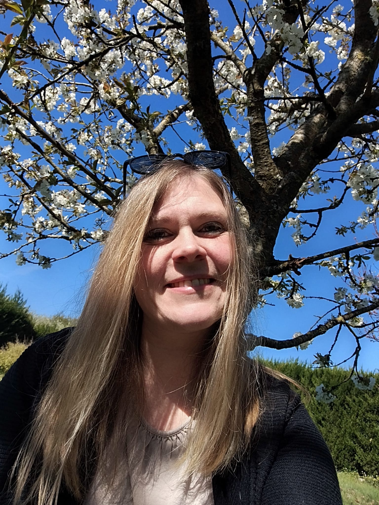 Photo portrait Laetitia, auxiliaire de petite enfance dans la micro crèche première escale de Colmar.