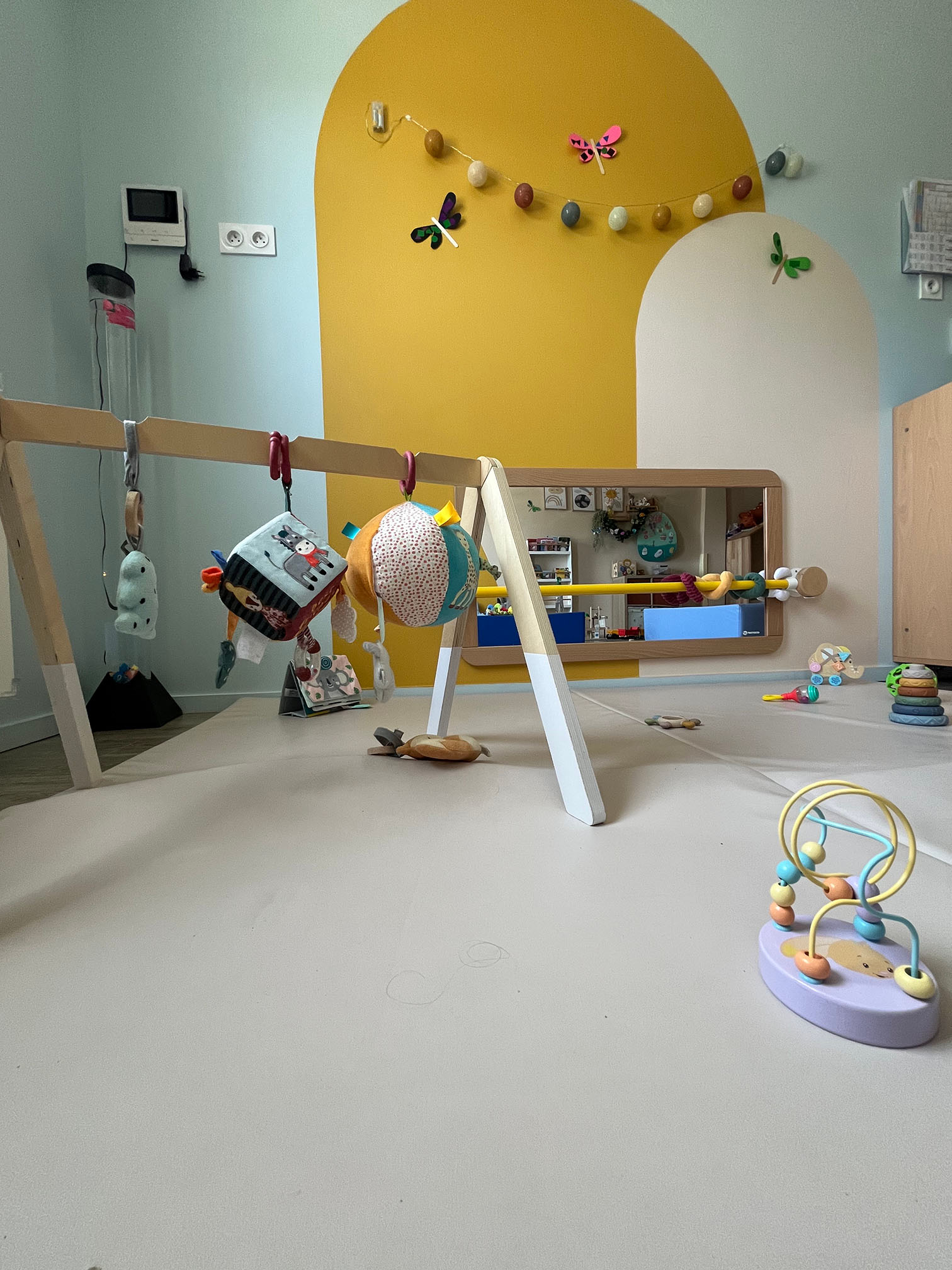 Photo du coin bébé de la micro)crèche première escale de Colmar, un espace de jeux et de bien être